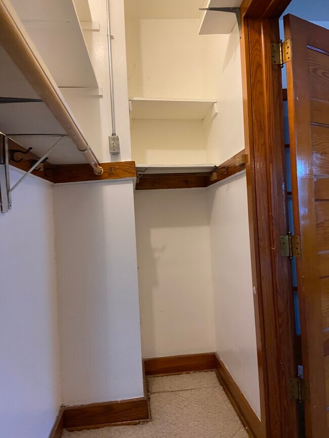 Large closet - 2018 Lillie Ave