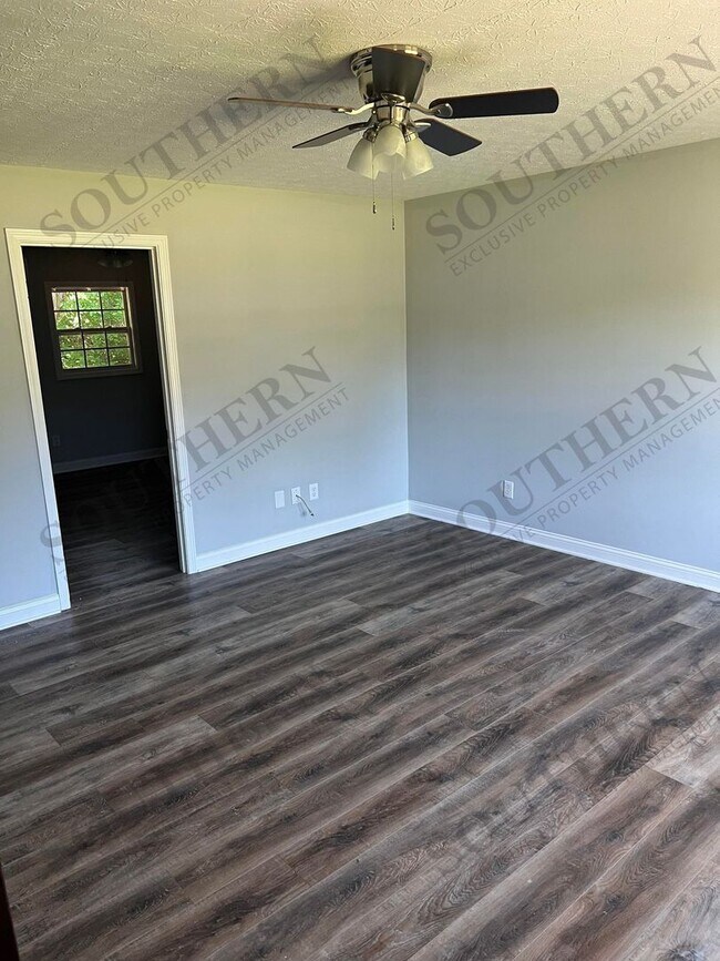 Interior Photo - Mt Victor Estates