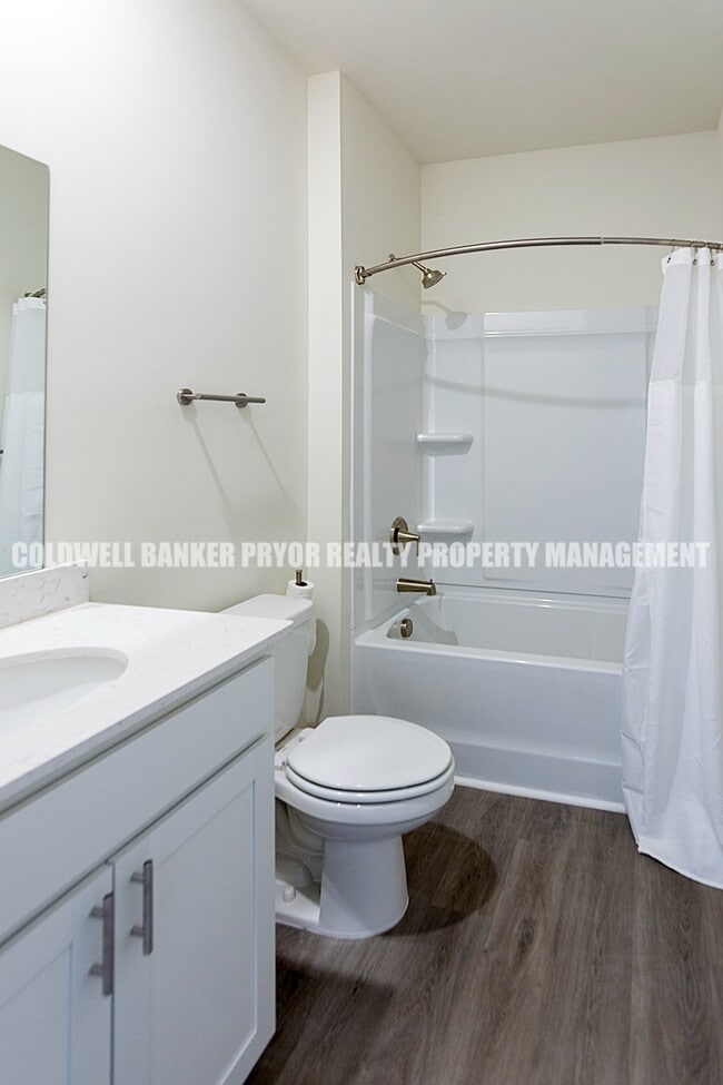 Building Photo - 7492 Bendire Lp