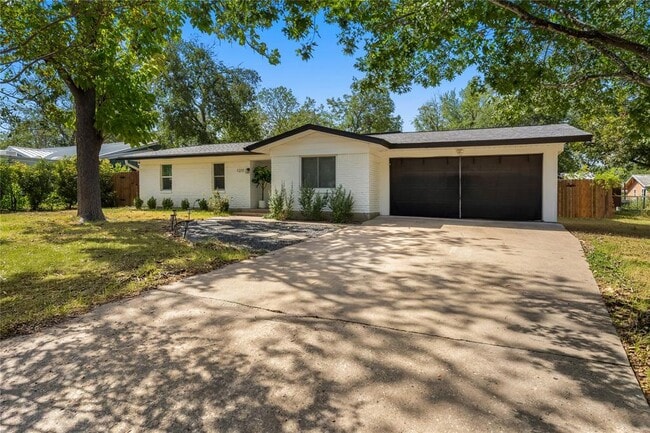Building Photo - 1211 Sahara Ave