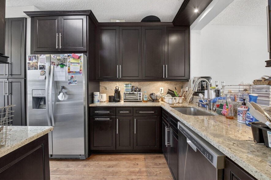 Building Photo - 20951 Via Alamanda