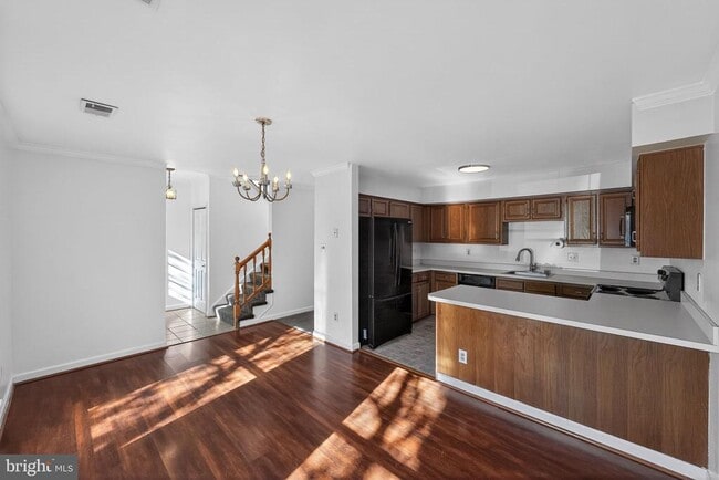 Building Photo - 219 Heather Ct