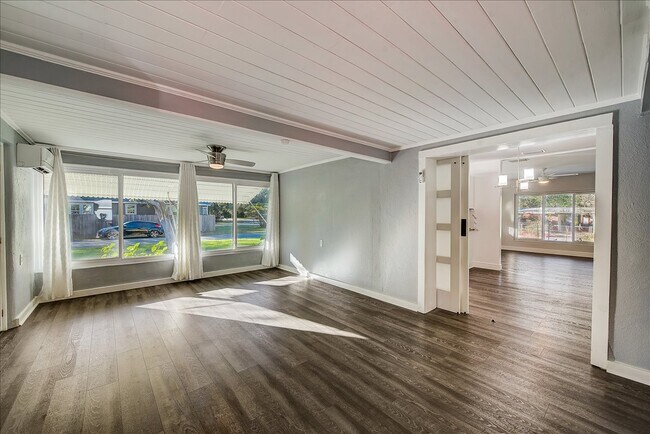 Building Photo - 1701 E Henry Ave