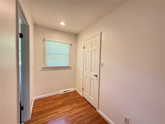 Building Photo - 1133 Westmoor Pl