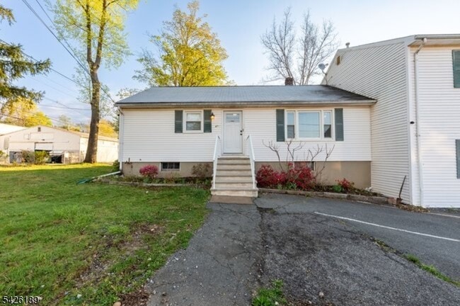 Building Photo - 47 River Rd