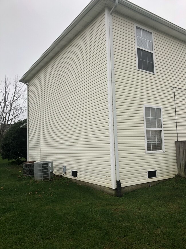 Building Photo - 133 Karen Ct