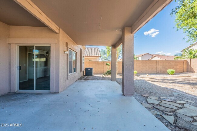 Building Photo - 1090 E Taylor Trail