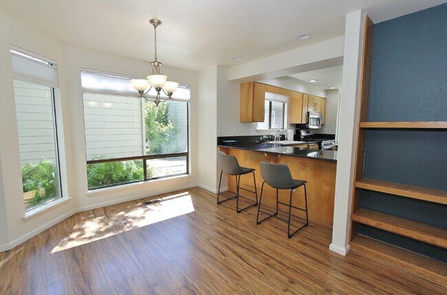 Building Photo - Premier End-Unit Condo in River Run