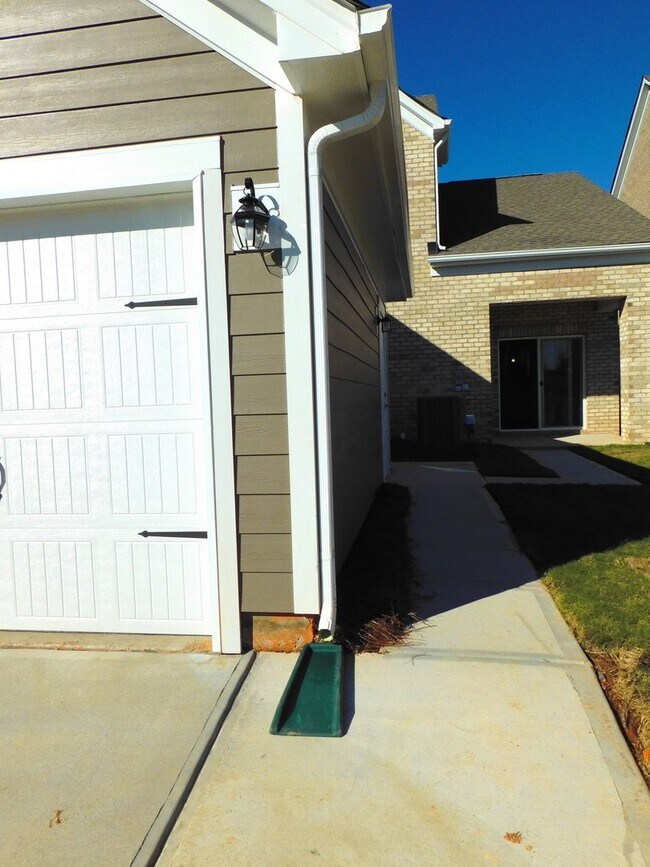 Building Photo - Luxury Townhome In Rea Farms Near Waverly!...