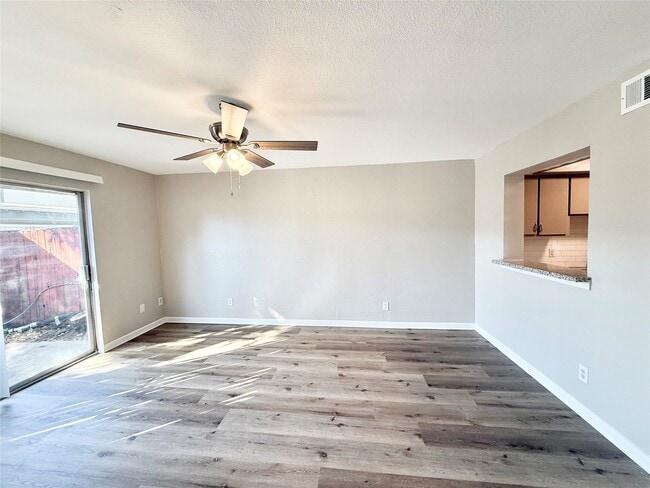 Building Photo - 7980 Grove Ridge Dr