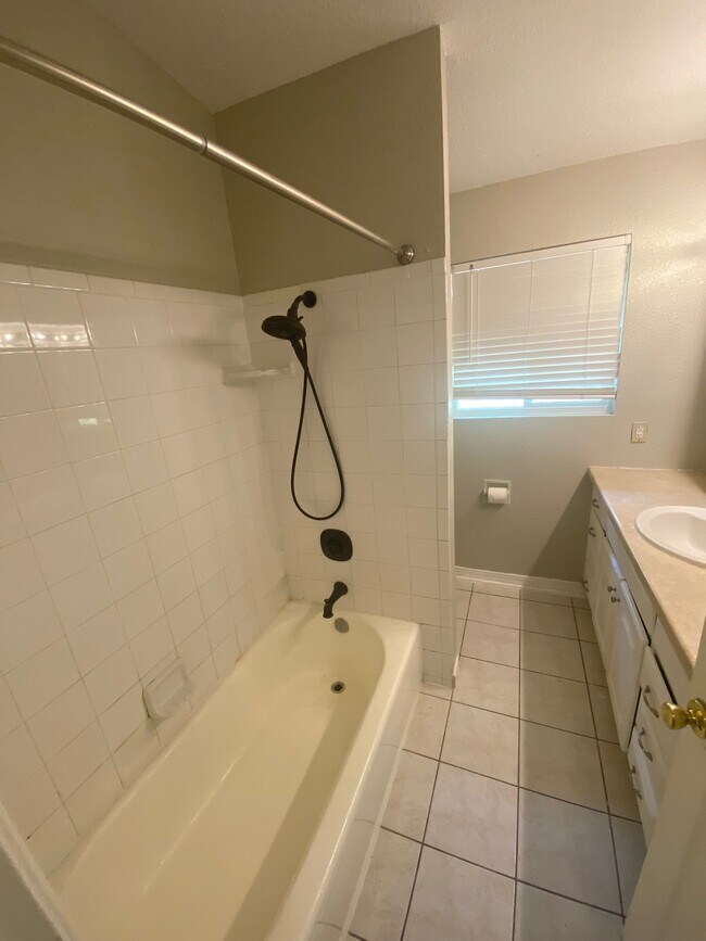 Building Photo - 3216 Urban Crest Dr