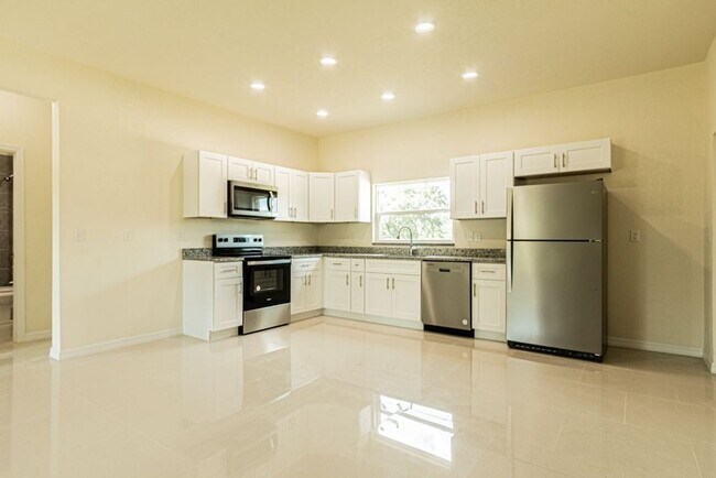 Building Photo - 3BR/2BA Home with 1-Car Garage in Prime SW Lehigh Acres – Brand New Construction