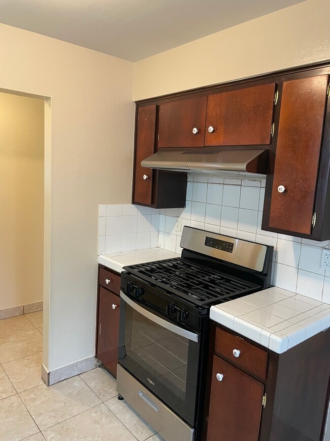 Building Photo - 1333 Woodside Dr