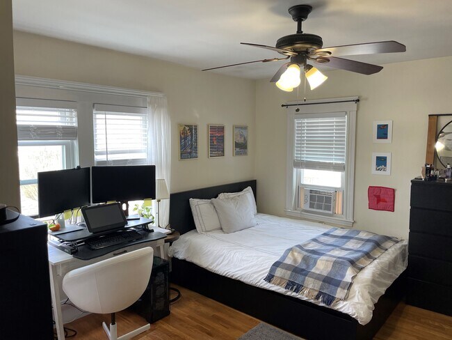 Building Photo - 35 Dickinson Rd