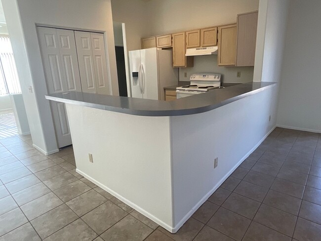Building Photo - Convenient Eastside location on cul-de-sac