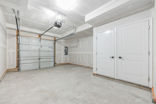 Building Photo - 28 Sidney Ln