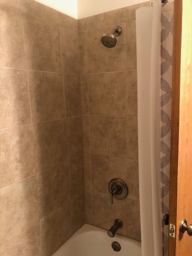 Building Photo - Furnished or Unfurnished One Bedroom / One Bath Apartment in Central Boulder