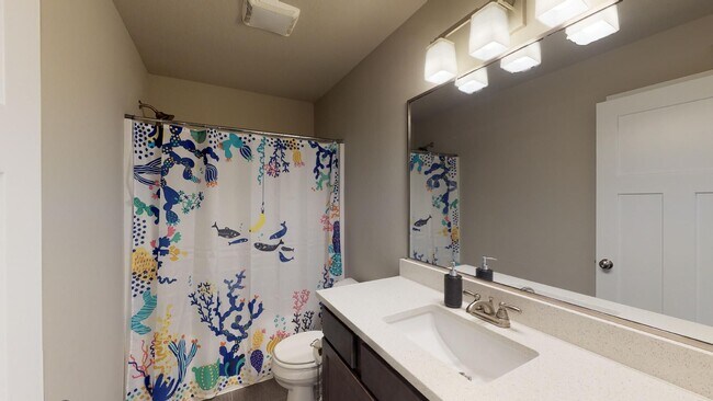 Building Photo - Fabulously Beautiful Townhome in NW Ankeny