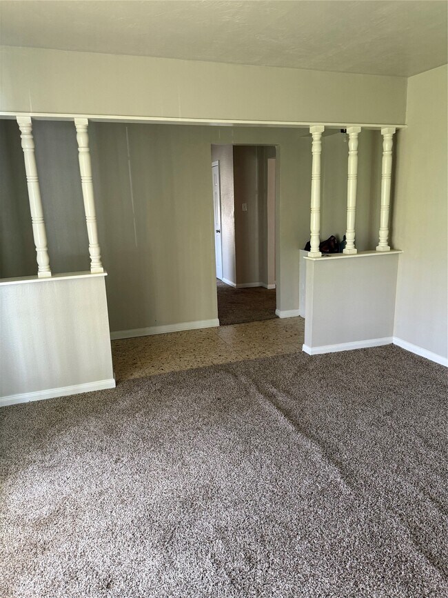 Building Photo - 3203 Cliffdale St