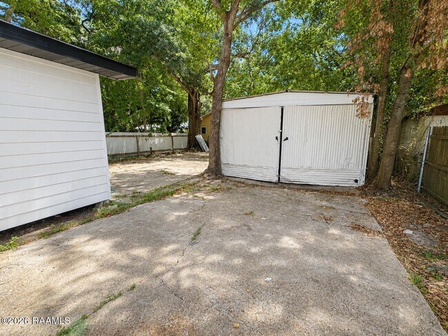 Building Photo - 303 Thelma Dr