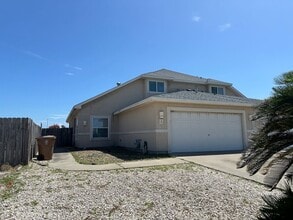 Building Photo - ISLAND LIVING!