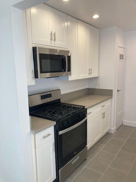 Building Photo - 4653 Coldwater Canyon Ave