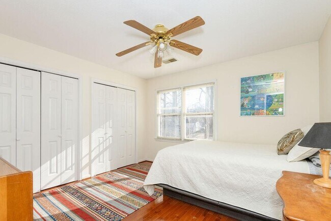 Building Photo - 10315 Crescent Ridge Dr