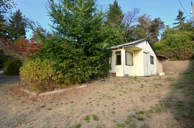 Building Photo - Shoreline 3 bedroom/1 bath