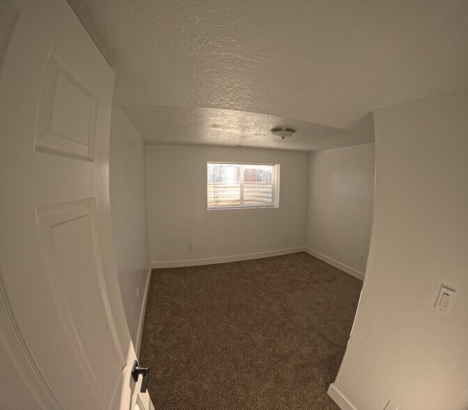 Building Photo - 2906 S 1550 W