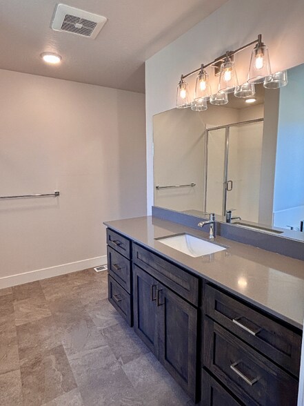 Building Photo - 655 S 85 E
