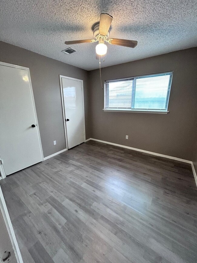 Building Photo - 4802 24th St E