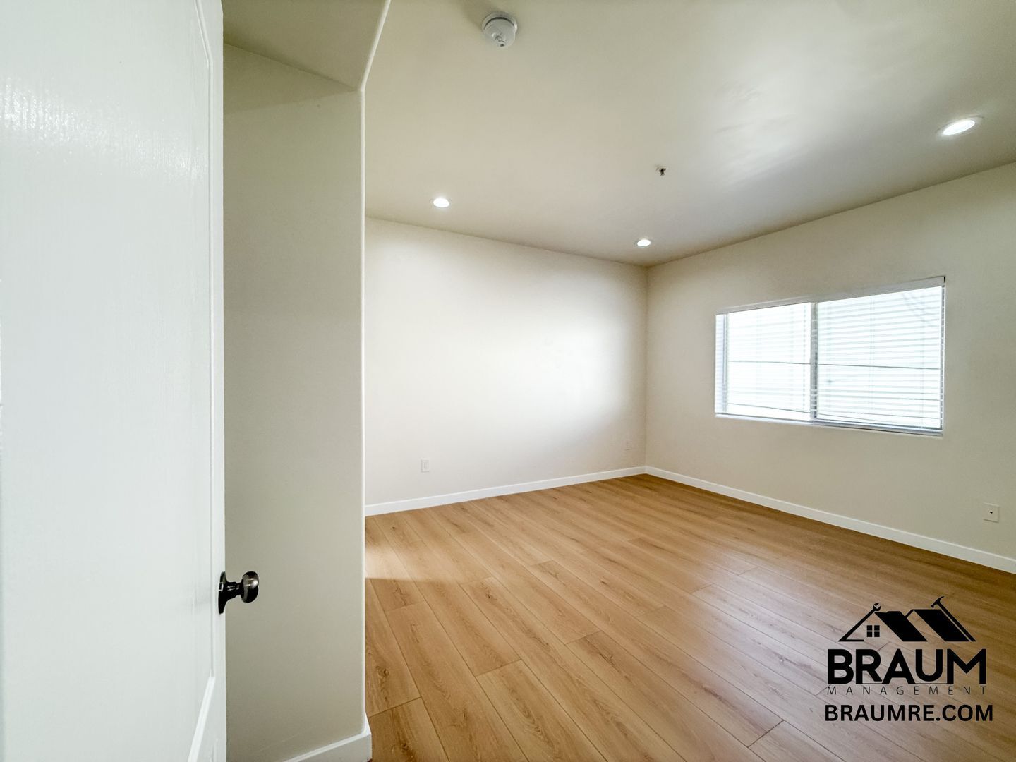 Building Photo - 10849 Fruitland Dr