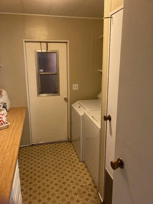 Building Photo - 680 Dutch Creek Rd