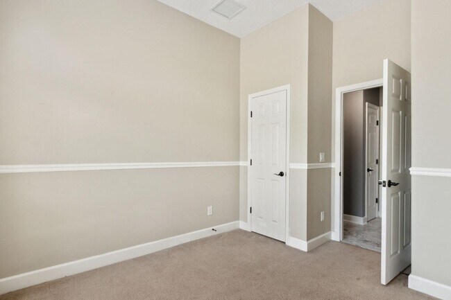 Building Photo - 14617 E Zachary Dr