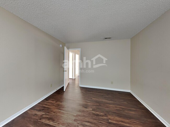 Building Photo - 1212 N Aberdeen Dr