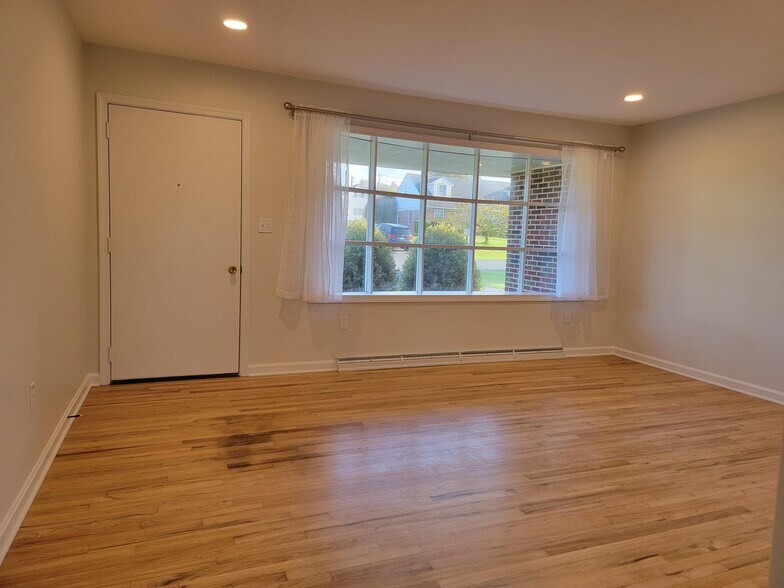 Building Photo - 1174 Rose Ave