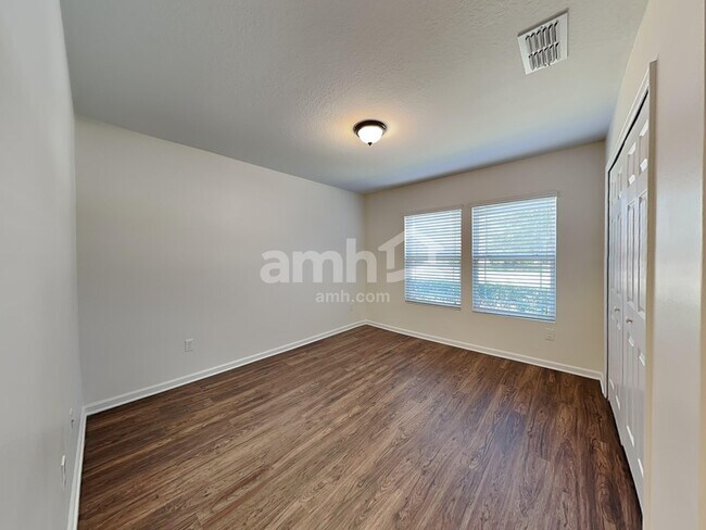 Building Photo - 360 Sunshine Dr