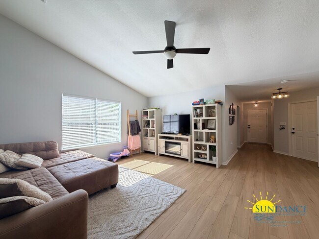 Building Photo - Stunning 3 Bedroom Home in Gulf Breeze with stand out accents!