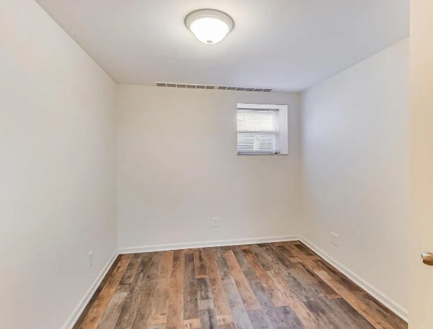 Building Photo - 4988 N Elston Ave
