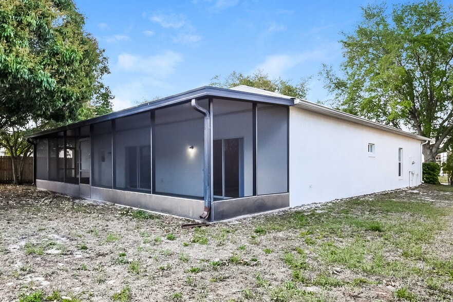 Building Photo - 450 Chapelwood Dr