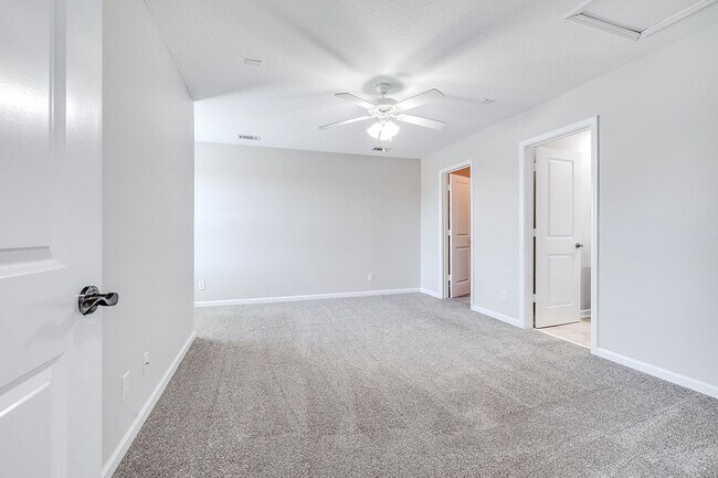 Building Photo - Spacious 4BR Townhome with Elevator in the Heart of Pooler