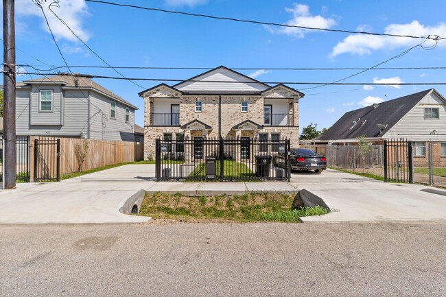 Building Photo - 7927 Colonial Ln