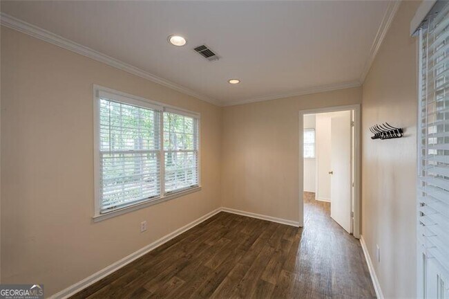 Building Photo - 225 Pebble Trail