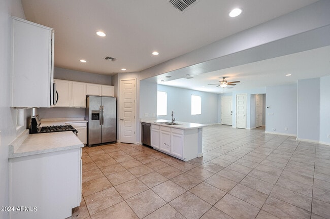 Building Photo - 16382 W Questa Dr