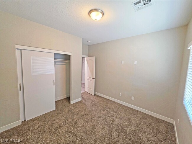 Building Photo - 1121 Sixshooter Ave