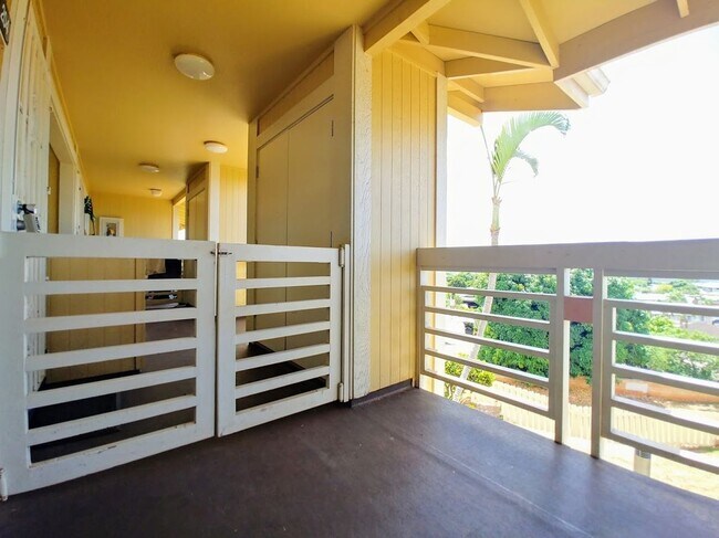 Building Photo - Available Now | 2 Bedroom, 1 Bathroom Apartment w/Scenic View from Enclosed Lanai | Kualana Knoll...