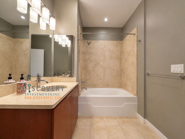 Building Photo - Uptown Place One Bedroom Condominium