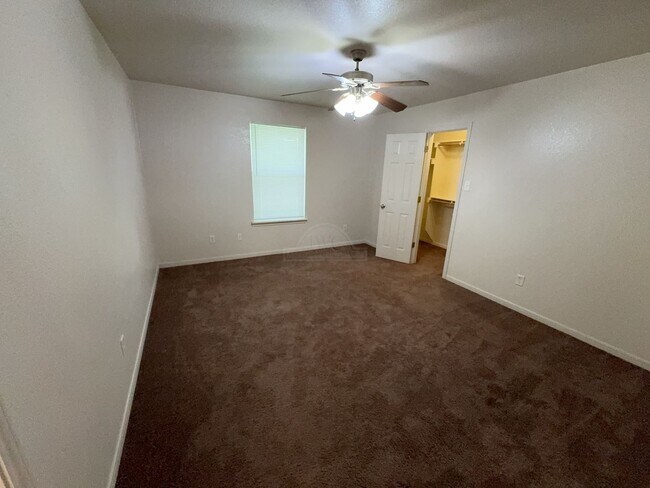 Building Photo - 1405 Cinch Dr
