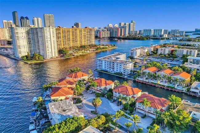 Building Photo - 3942 NE 171 St