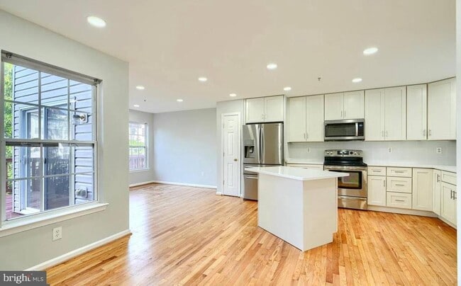 Building Photo - 9863 Decatur Rd